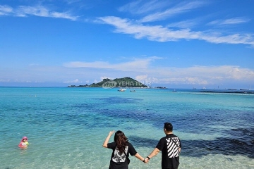 Hyeopjae Beach with Biyangdo island